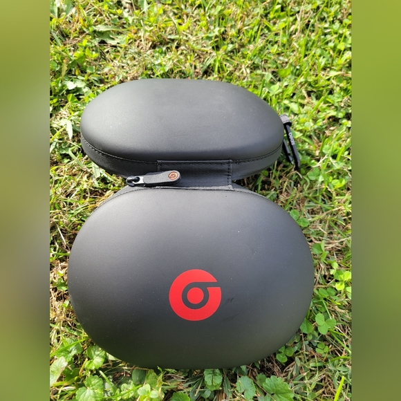 Beats By Dr Dre Black and Red Case - Picture 5 of 6
